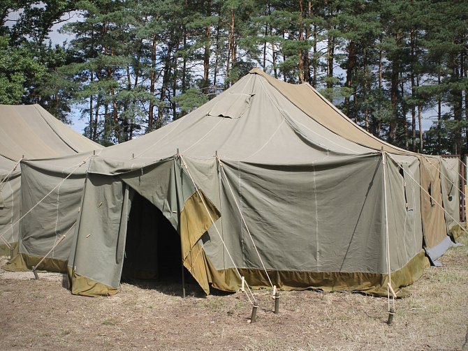 Stanový tábor pro uprchlíky v Poštorné. Ilustrační foto.