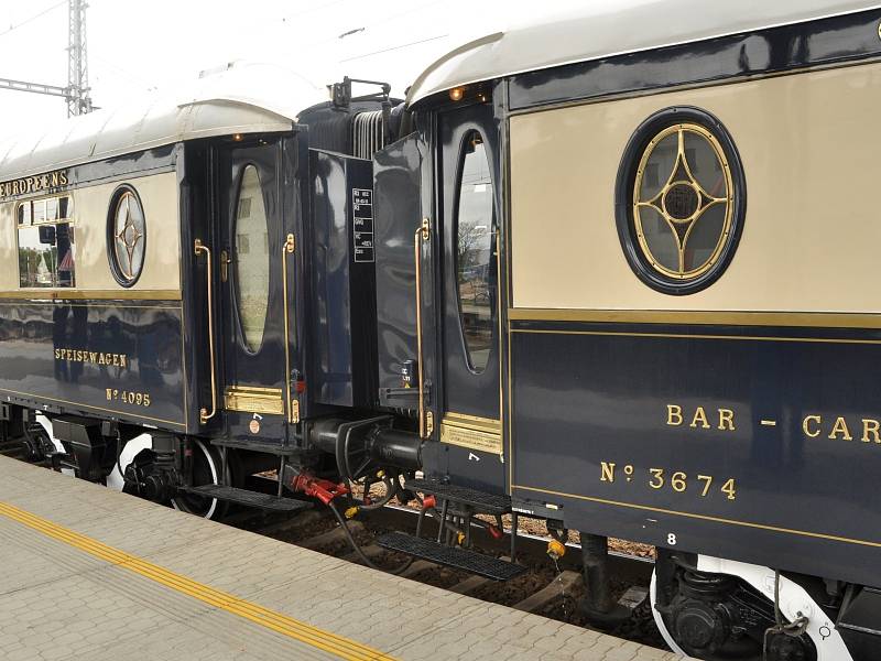 Legendární Orient Express se objevil v břeclavské železniční stanici.