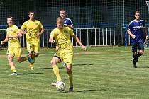 Fotbalisté Svratky Brno (ve žlutém) podlehli v sobotu v přípravném duelu Břeclavi 0:1. Podívejte se