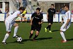 Ledničtí fotbalisté (v bílém) neudrželi v domácím derby s Bořeticemi cennou remízu. 