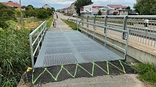 Nový mostek na cyklostezce z Bořetic do Velkých Pavlovic.