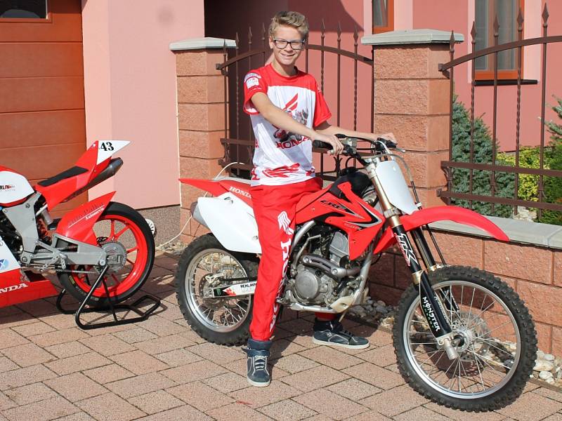 Čtrnáctiletý Břeclavan Petr Jadrný spojil většinu svého života s motorkami. 