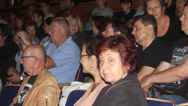 Obyvatelé Břeclavi se sešli v úterý v kině Koruna se zástupci ministerstva vnitra a ptali se jich na aktuální vývoj situace s běženci z Blízkého východu a vznik stanového tábora v Poštorné.