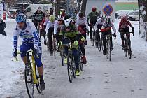 V Břeclavi se v neděli uskutečnil cyklokrosový závod. Terénní dovednosti si vyzkoušeli děti i dospělí včetně elitních jezdců.