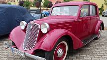 Pálavský Oldtimer přilákal na Břeclavsko desítky elegantních veteránů