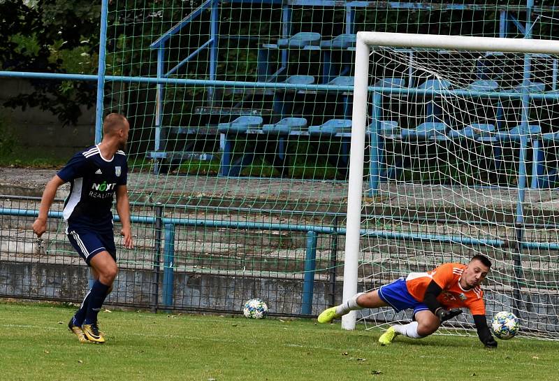 Fotbalisté MSK Břeclav (v modrých dresech) prohráli v přípravném utkání s Lanžhotem 0:1.