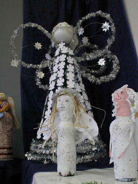 Výstava andělů v lanžhotském Společenském domě.