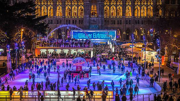 Vánoční trhy před vídeňskou radnicí patří k vůbec nejoblíbenějším.