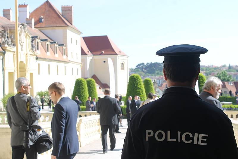 Společné zasedání vlád České republiky a Slovenska hostí Valtice. Premiéři Sobotka a Fico se i se svými kabinety sešli na zámku.