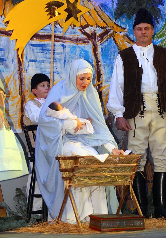 Břeclaví prošel tříkrálový průvod. S velbloudem a lamou.