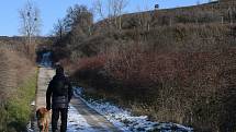 Třetí nejlidnatější kraj v republice je ten Jihomoravský. Na snímku lidé na procházce k rozhledně Maják na Přítluckou horu.