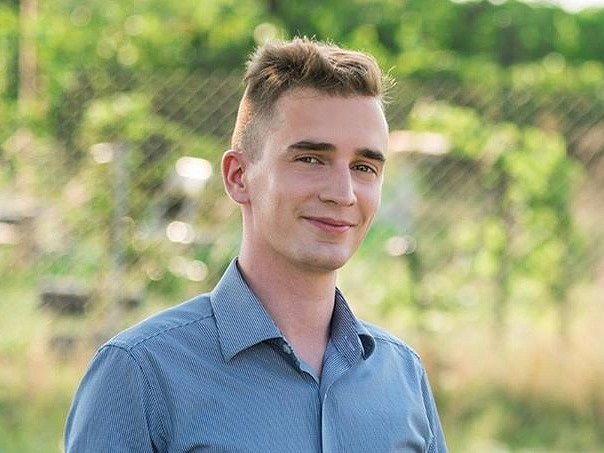  Dvaadvacetiletý Alvin Korčák z Vranovic na pomezí Břeclavska a Brněnska kvůli svým ekologickým názorům už čtvrtý rok Vánoce zcela bojkotuje.