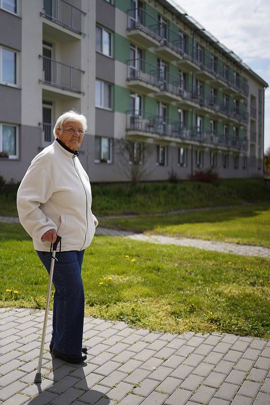 Domov seniorů Břeclav. Po očkování jsou bez covid pozitivních klientů. Od dubna znovu otevřeli návštěvám. Téměř devadesátiletá Anna Zemková je ráda za rozvolňování opatření.