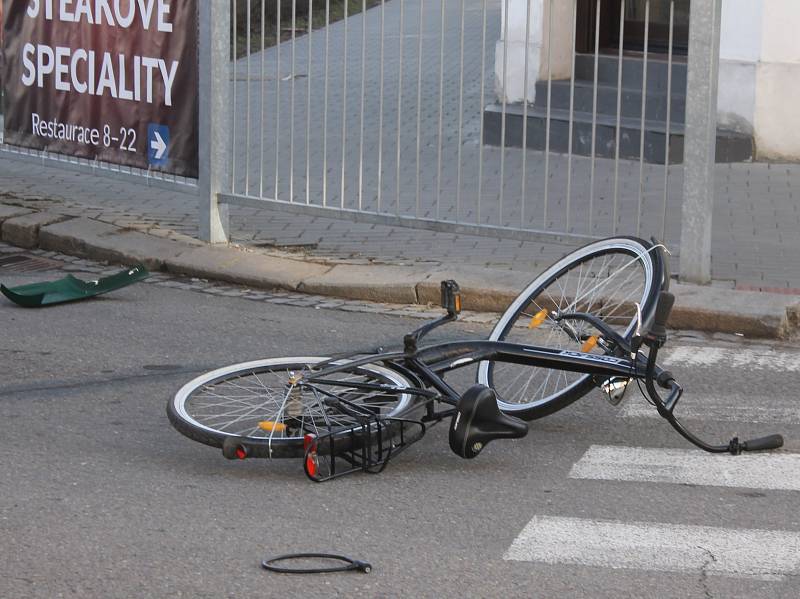 Osmapadesátiletý cyklista zemřel při nehodě v pátek ráno v břeclavské městské části Poštorná. Srazil ho kamion.