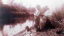 Historické fotogragie Moravských Charvátů si lze prohlédnout v kostele v Jevišovce.