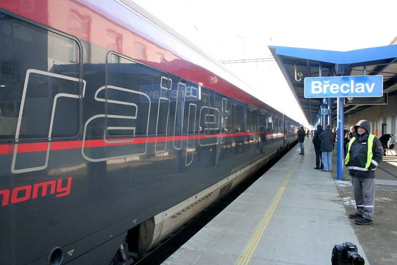 Vlaková souprava Railjet se na testovací trase zastavila i v Břeclavi.