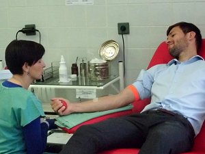 Břeclavský fotbalový obránce Jakub Šenk právě podstoupil odběr krve.