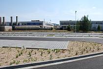 Nové parkoviště u břeclavské nemocnice má 264 míst, sto osmdesát pro pacienty a návštěvníky.