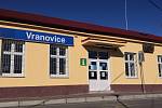 Turistické informační centrum ve Vranovicích zahájilo provoz. Nově v budově vlakového nádraží.
