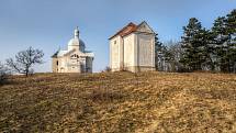 Dominantou města Mikulov je zámek. Při dobrém počasí je na něj krásný výhled ze Svatého kopečku.