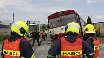 Při pondělní nehodě na železničním přejezdu ve Velkých Pavlovicích se střetlo nákladní auto s lokálkou jedoucí ve směru od Zaječí. Zranilo se celkem osm lidí.