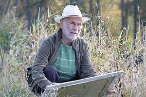 Antonín Vojtek se dožívá devadesátky. Fotografie ho zobrazují při práci, s přáteli i v dětství.