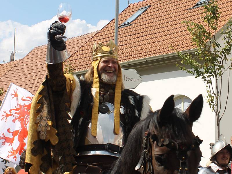 Mikulov hostil Pálavské vinobraní. Navštívily ho desítky tisíc milovníků vína a burčáku.