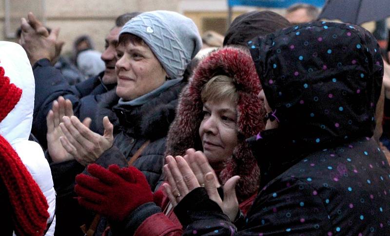 Na akci Starostův svařák vystoupila dva dny před Štědrým dnem v Břeclavi Yvetta Blanarovičová. Lidé se bavili, ochutnávali svařák z četných stánků nakupovali typické vánoční zboží i dobroty. Děti se bavily třeba na kolotoči.