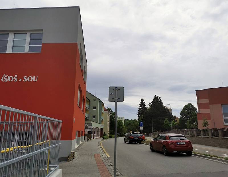 Policisté v pátek zasahovali v budově Střední odborné školy a středního odborného učiliště v Hustopečích (na snímku).