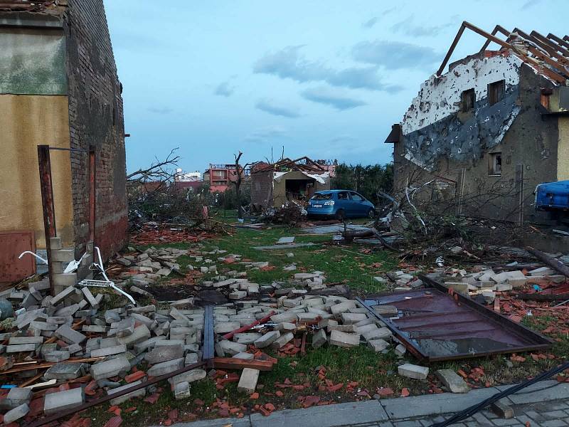 Hasiči z Boskovic vyjížděli na pomoc do obce Hrušky na Břeclavsku. Škody byly obrovské.