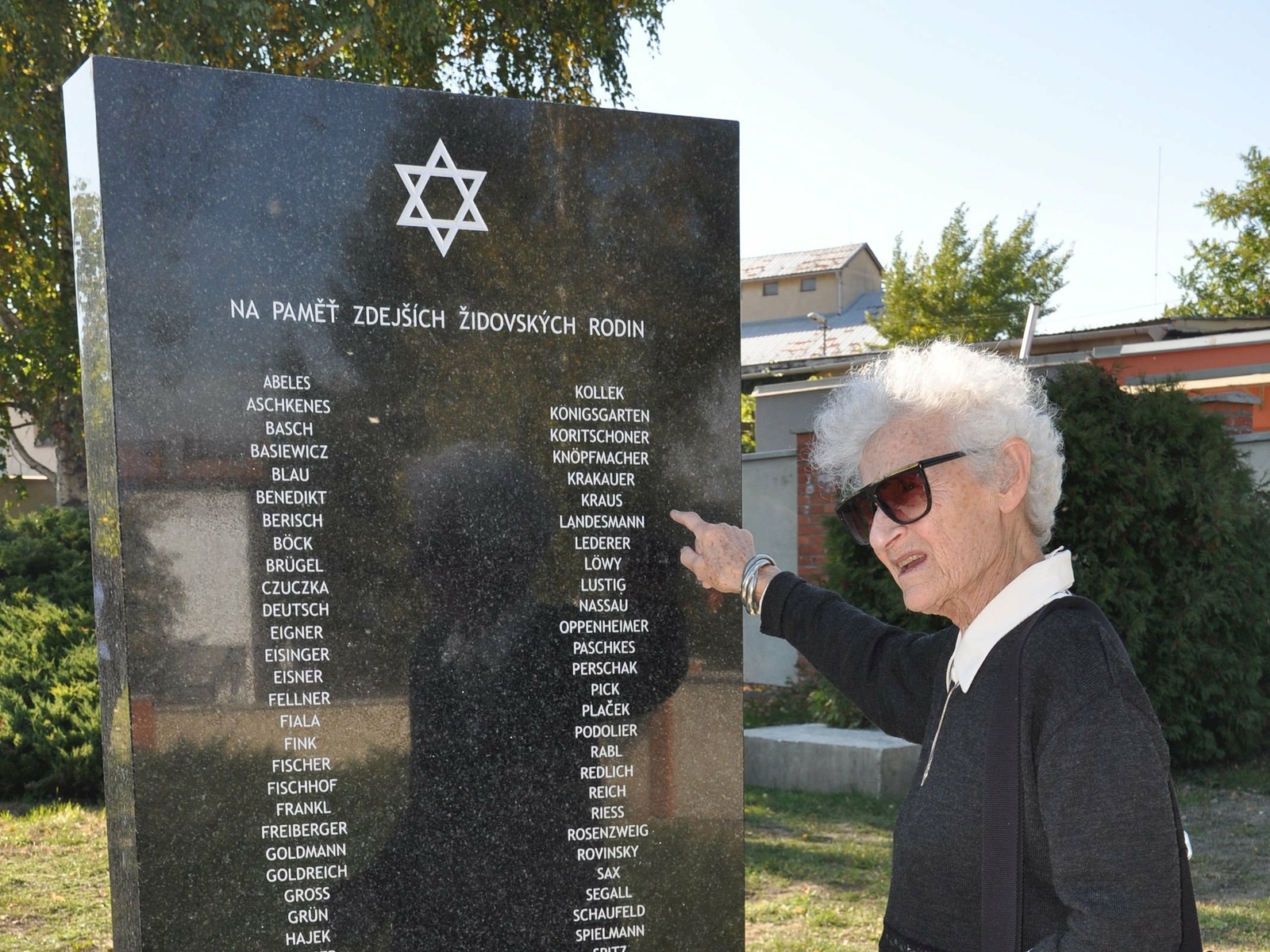 Hustopečím zajistili železnici. Po zbourané synagoze Židy připomíná jen  hřbitov - Břeclavský deník