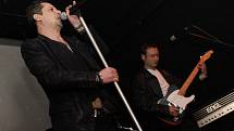 Mikulovská kapela Depeche Mode Revival Band bavila v sobotu návštěvníky Piksly. Vznikne i videozáznam. 