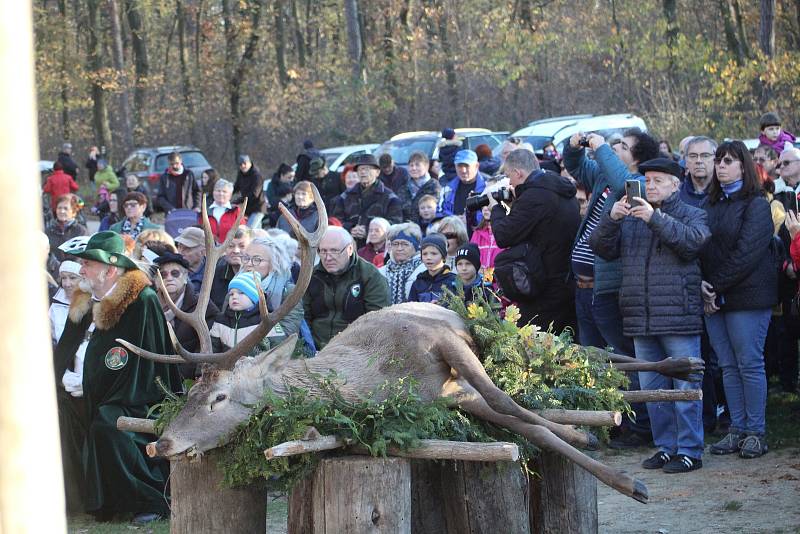 Třináctý ročník Svatohubertské mše v Bořím lese s doprovodným programem.