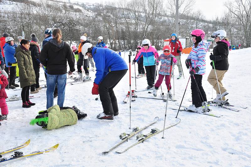 Unikátní lyžařský areál v Němčičkách na Břeclavsku zahájil sezónu. Přírodní sníh doplnila děla.