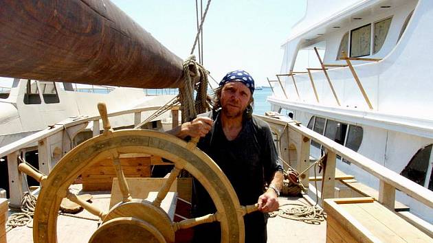 Luděk Kocourek stavěl loď v Egyptě.