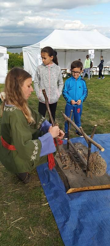 Atraktivní expozice Archeoparku Pavlov nabízí díky moderním audiovizuálním technologiím možnost putovat do pravěku všem generacím návštěvníků.