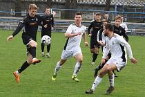 Fotbalisté Břeclavi (v bílých dresech) porazili na domácím hřišti Havlíčkův Brod 2:0.