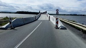 Most přes Nové Mlýny u Pasohlávek na Brněnsku. Kvůli jeho rekonstrukci auta jezdila přes okolní obce.