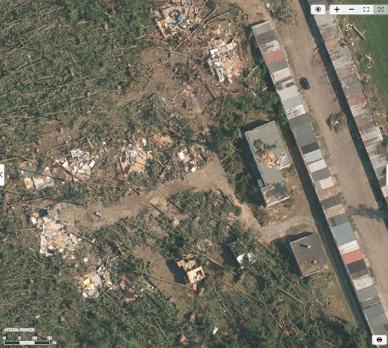 Letecké snímky zachycující pohled na obce zasažené tornádem. A to v roce 2018 před katastrofou, krátce po ní a na konci července. Na snímku hodonínský dětský tábor.
