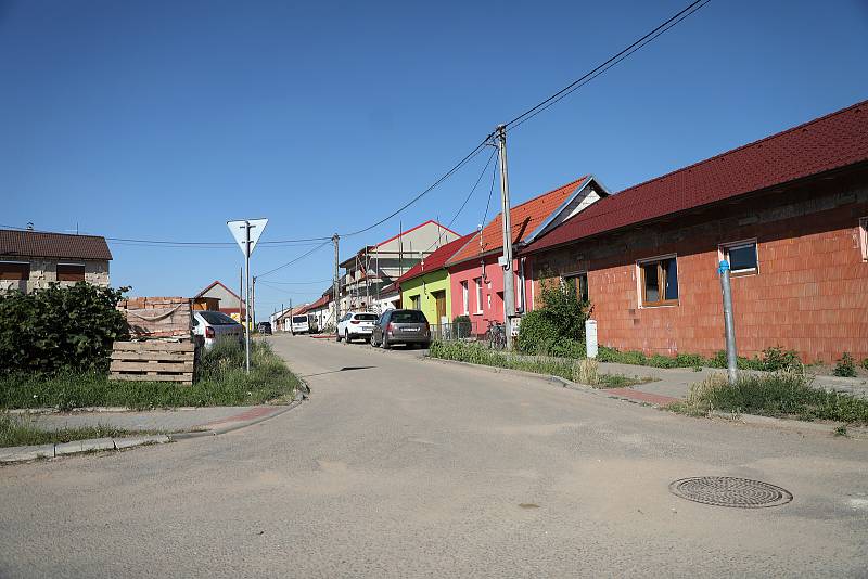 Tornádo a jeho následky po roce v obci Hrušky