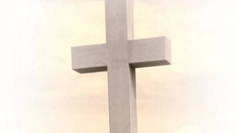 Kříž jako vzpomínka na původní německé obyvatelstvo ve Starovicích.