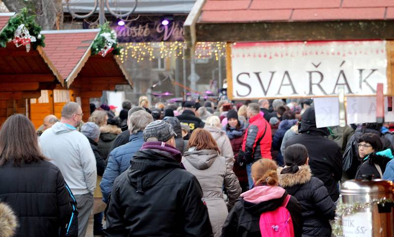 Na akci Starostův svařák vystoupila dva dny před Štědrým dnem v Břeclavi Yvetta Blanarovičová. Lidé se bavili, ochutnávali svařák z četných stánků nakupovali typické vánoční zboží i dobroty. Děti se bavily třeba na kolotoči.