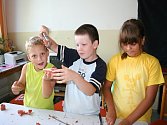 Na příměstském táboře Mladý umělec v Břeclavi se děti věnovaly zábavnému tvoření, ale i venkovním či sportovním aktivitám.