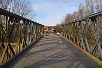 Vojenský most, takzvaný mamut, u Drnholce.