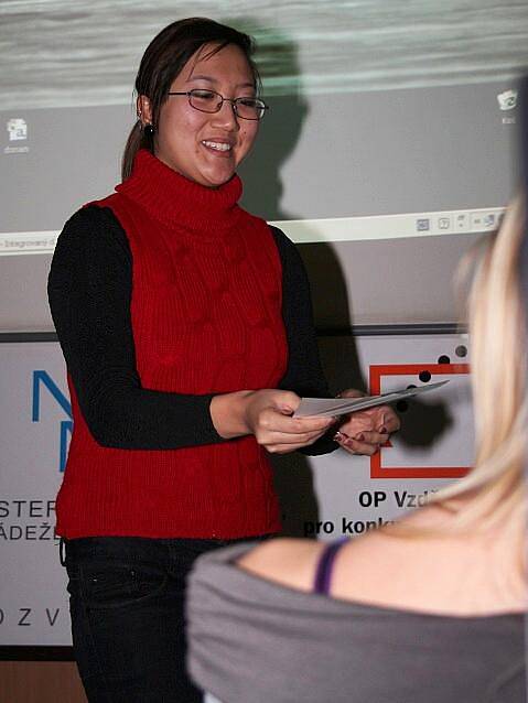 Studentka Dang Vu Bich Thao z Mikulova vyprávěla na přednášce o svých zážitcích z Vietnamu.