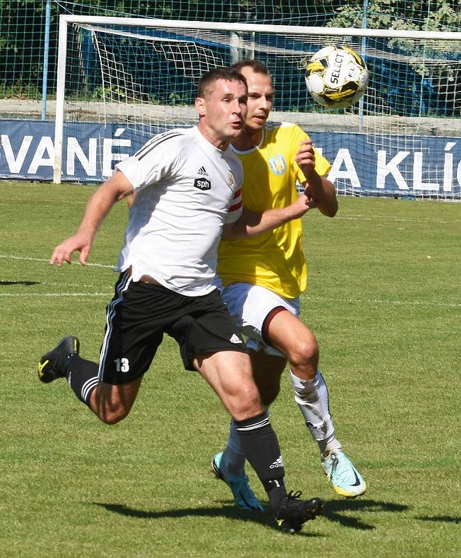 Fotbalisté Břeclavi (ve žlutém) porazili Bystřici nad Pernštejnem 1:0.