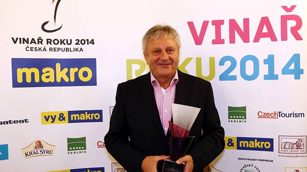 Výsledky dvanáctého ročníku soutěže Vinař roku 2014 vyhlásili organizátoři ve čtvrtek večer slavnostně v pražském Žofíně. Na třetím místě se umístily Vinné sklepy Valtice.