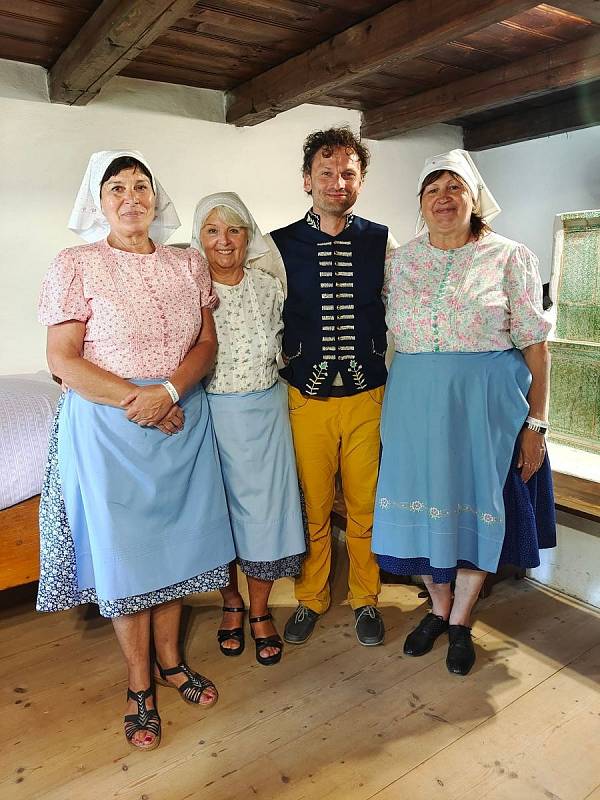 Soubory z Hanáckého Slovácka se na strážnickém festivalu představily s programem Naša dědina.