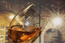 S hodně netradiční barvou Tramínu červeného a Rulandského šedého přišlo nedávno na trh Vinařství Lednice Annovino. Oranžové víno však vyrobili už i jiní vinaři na Břeclavsku. 
