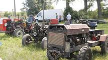 Po domácku vyrobené traktory závodily v sobotu po poledni na Panském kopci u Podivína. Přijeli domácí i nadšenci ze širokého okolí. Soutěžili v jízdě terénem na čas či v couvání s vlečkou.